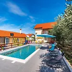 Vesna Lux - Five Bedroom With Swimming Pool Βίλα Ζαντάρ
