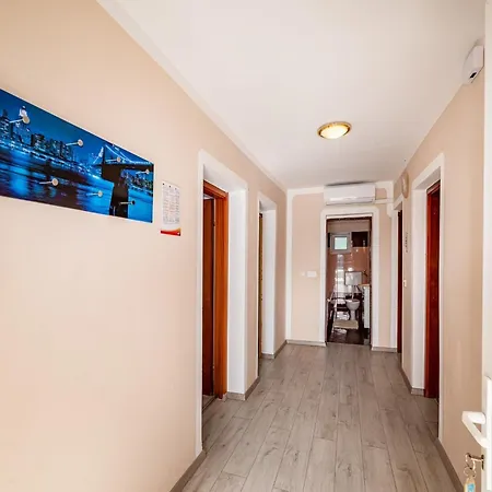 Vesna Lux - Five Bedroom With Swimming Pool Zadar