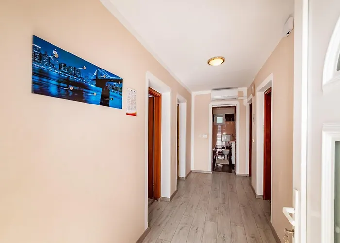 Vesna Lux - Five Bedroom With Swimming Pool Zadar