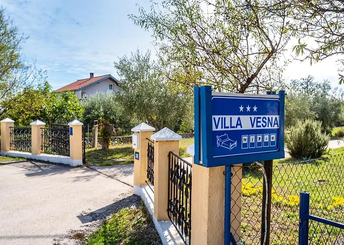 Vesna Lux - Five Bedroom With Swimming Pool