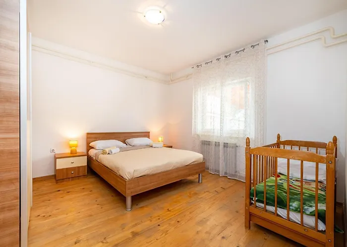 Vesna Lux - Five Bedroom With Swimming Pool *