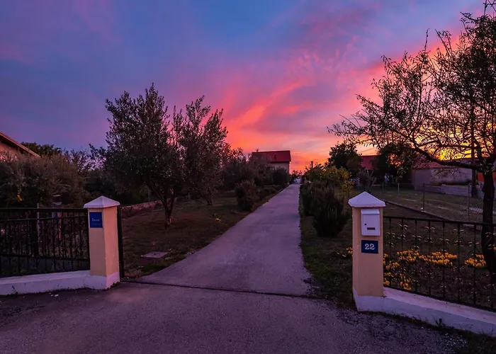 Vesna Lux - Five Bedroom With Swimming Pool * Zadar