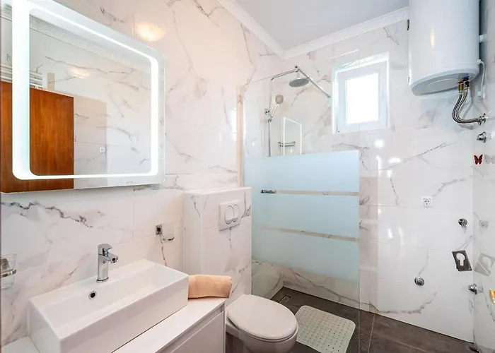 Vesna Lux - Five Bedroom With Swimming Pool Zadar