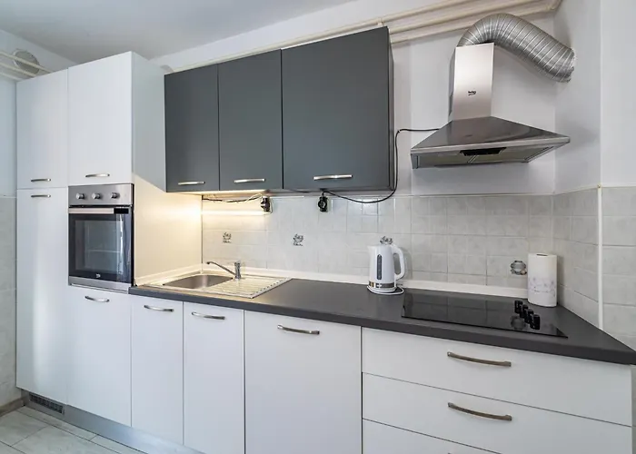 Vesna Lux - Five Bedroom With Swimming Pool Willa