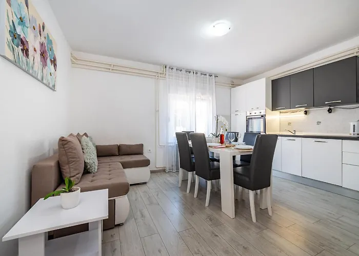 Vesna Lux - Five Bedroom With Swimming Pool * Zadar