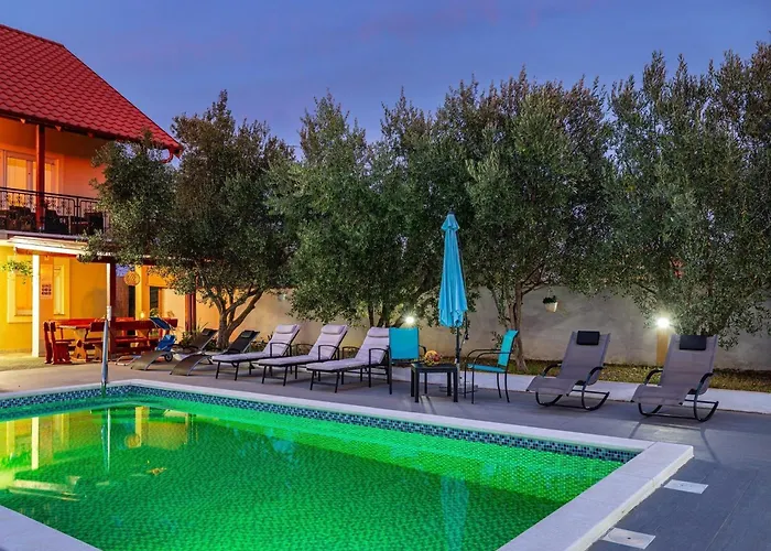 Vesna Lux - Five Bedroom With Swimming Pool Villa Zadar