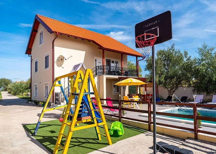 Vesna Lux - Five Bedroom With Swimming Pool * Zadar