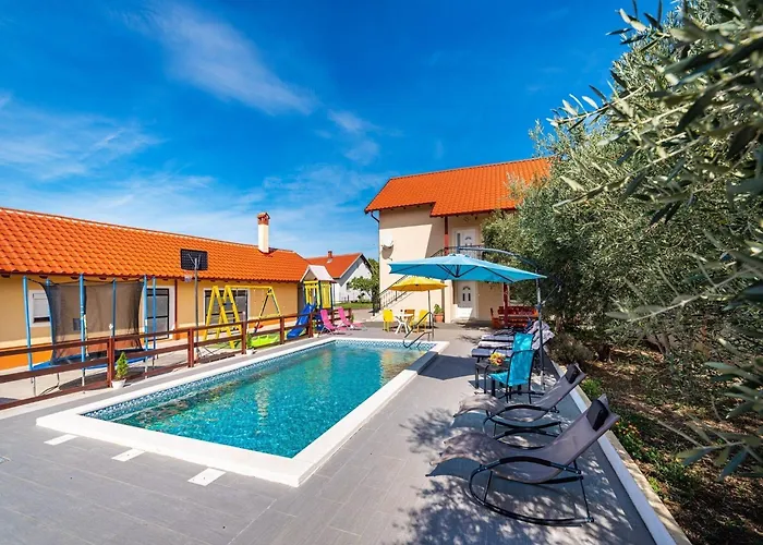 Vesna Lux - Five Bedroom With Swimming Pool Willa Zadar