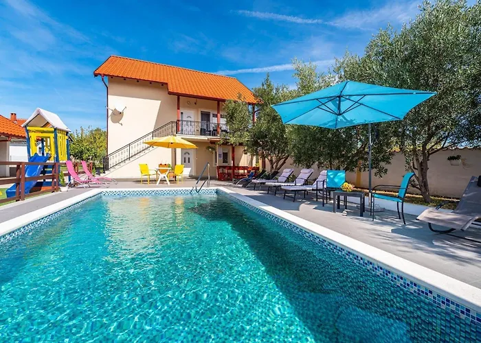 Vesna Lux - Five Bedroom With Swimming Pool *