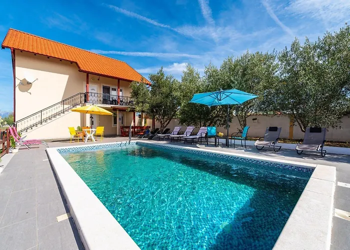 Vesna Lux - Five Bedroom With Swimming Pool *