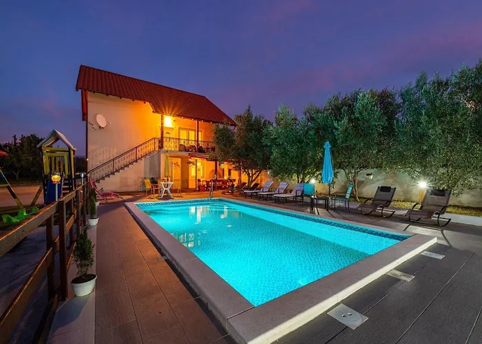 Vesna Lux - Five Bedroom With Swimming Pool *