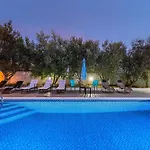 Vesna Lux - Five Bedroom With Swimming Pool Zadar