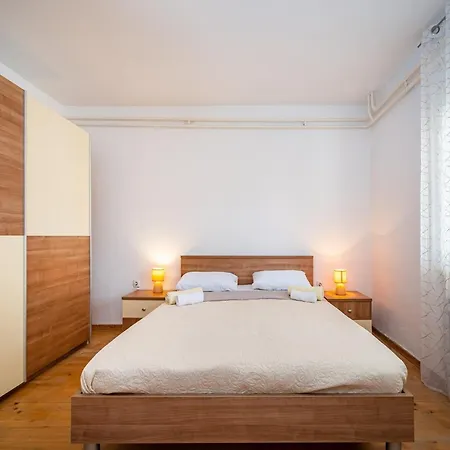 Vesna Lux - Five Bedroom With Swimming Pool 别墅 *