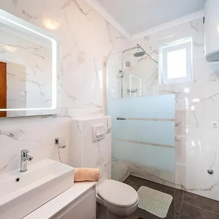 Vesna Lux - Five Bedroom With Swimming Pool 扎达尔