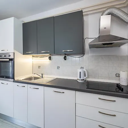Vesna Lux - Five Bedroom With Swimming Pool 别墅