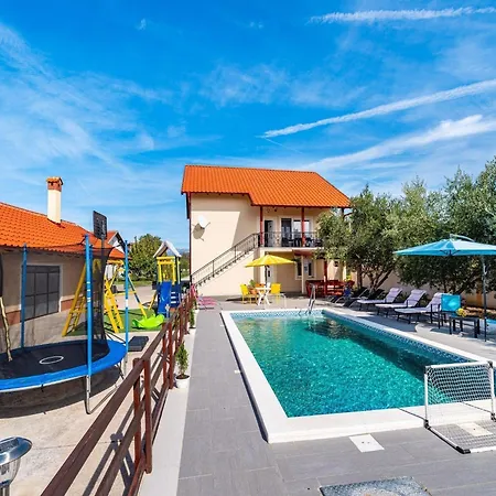 别墅 Vesna Lux - Five Bedroom With Swimming Pool 扎达尔