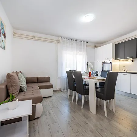 Vesna Lux - Five Bedroom With Swimming Pool * 扎达尔