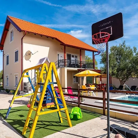 Vesna Lux - Five Bedroom With Swimming Pool * 扎达尔