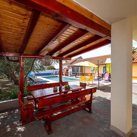 Vesna Lux - Five Bedroom With Swimming Pool 别墅 *