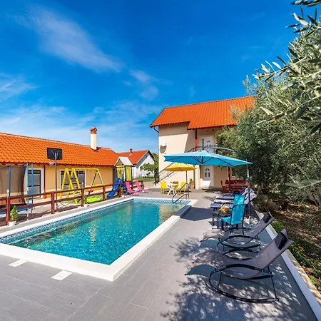 Vesna Lux - Five Bedroom With Swimming Pool 别墅 扎达尔