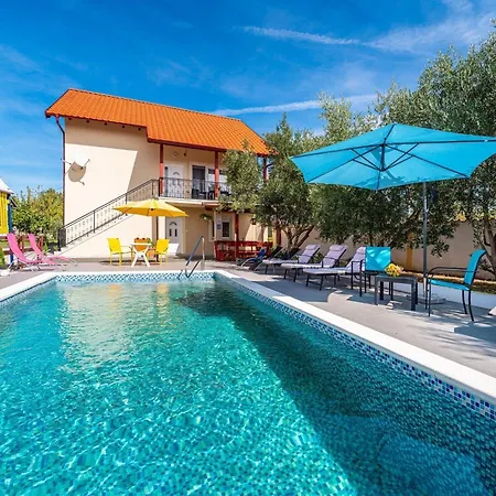 Vesna Lux - Five Bedroom With Swimming Pool *