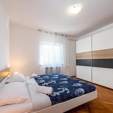Vesna Lux - Five Bedroom With Swimming Pool 扎达尔