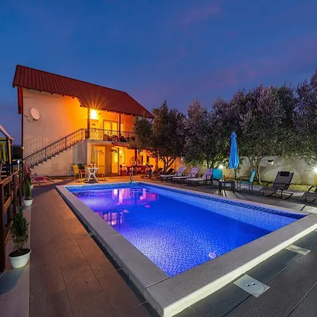 Vesna Lux - Five Bedroom With Swimming Pool 别墅 *
