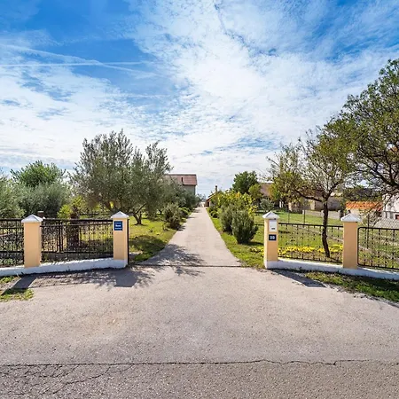 Vesna Lux - Five Bedroom With Swimming Pool * 扎达尔